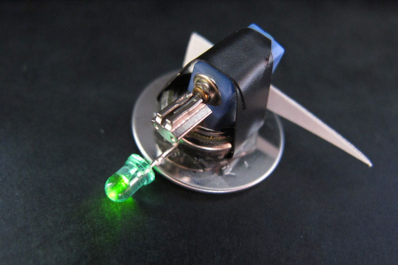 A basic version of a solderless glowing vibrobot